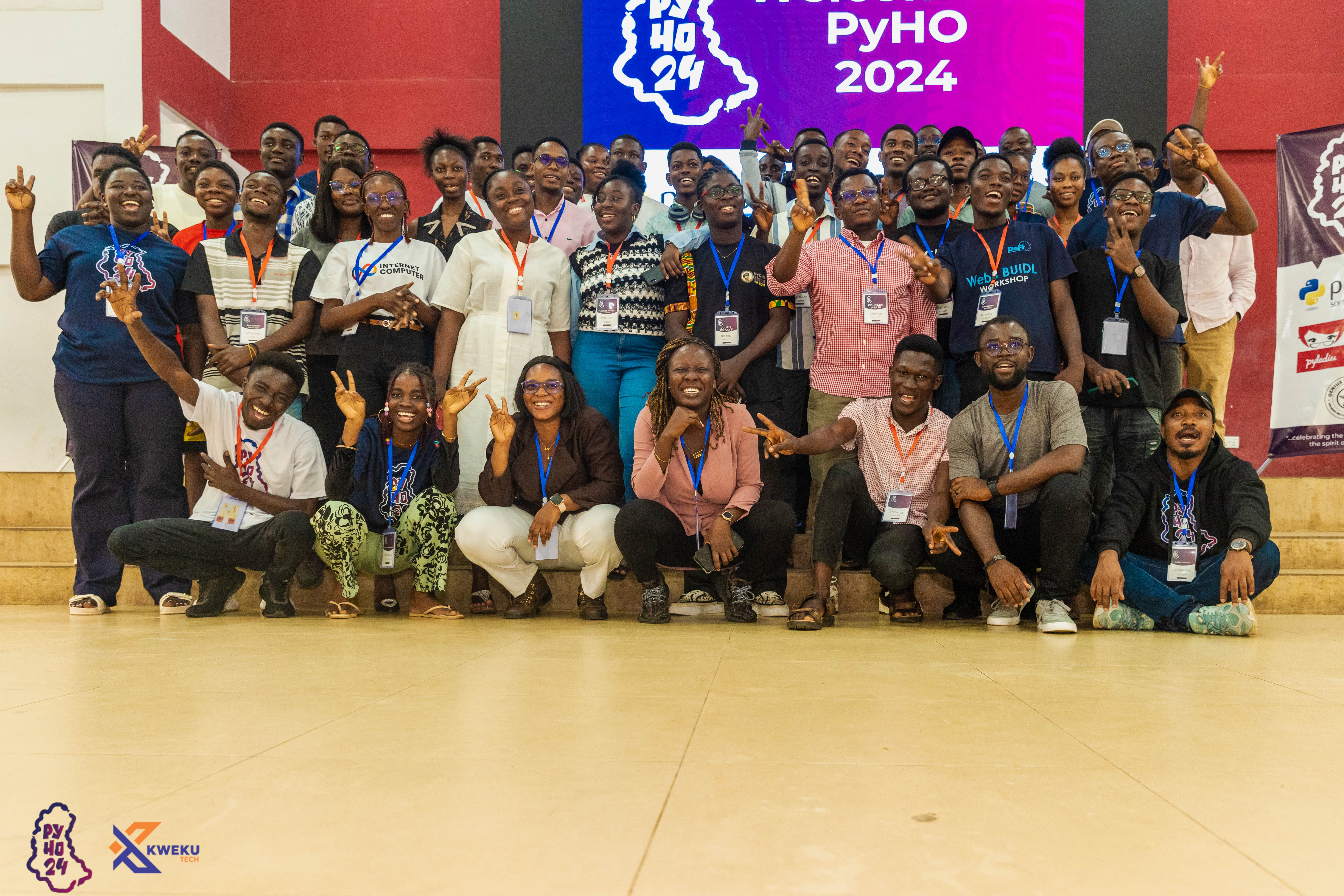 PyHo 2025 attendees group photo